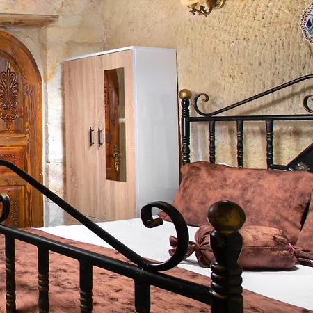 Hotel Romantic Cave *